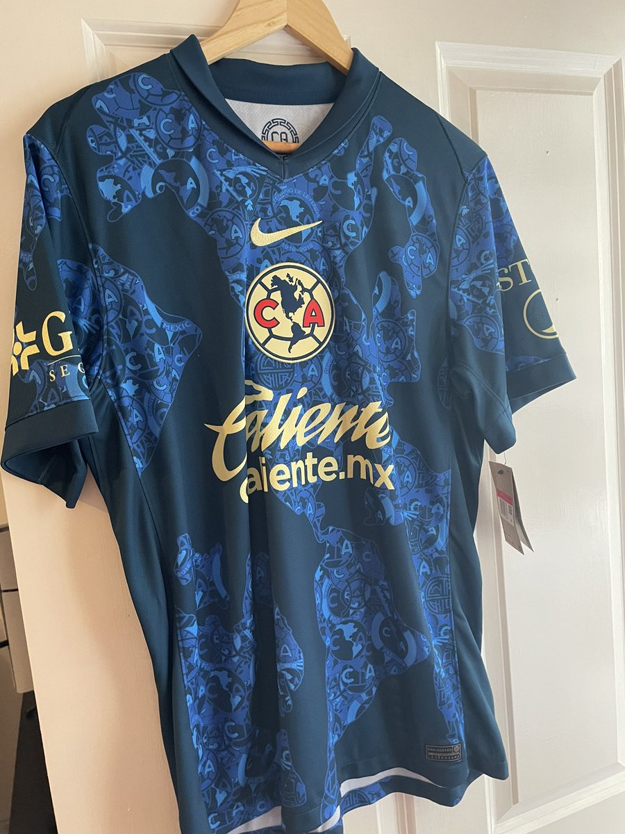 azfootball29's tweet photo. JUST THE ONE SHIRT FOR SALE 
 Retweets appreciated please 
@_FullKitWankers 
@FinderShirt 
@shirt_x 
@knockemdownes 
@OllysShirts 
@shirtsbrad
@shirtdisciple
@KitNerdUK 
@thekitsbaia 
@WinksFootball 
CLUB AMERICA LARGE MENS BNWT £70 https://t.co/Y7jIQX5Zcw