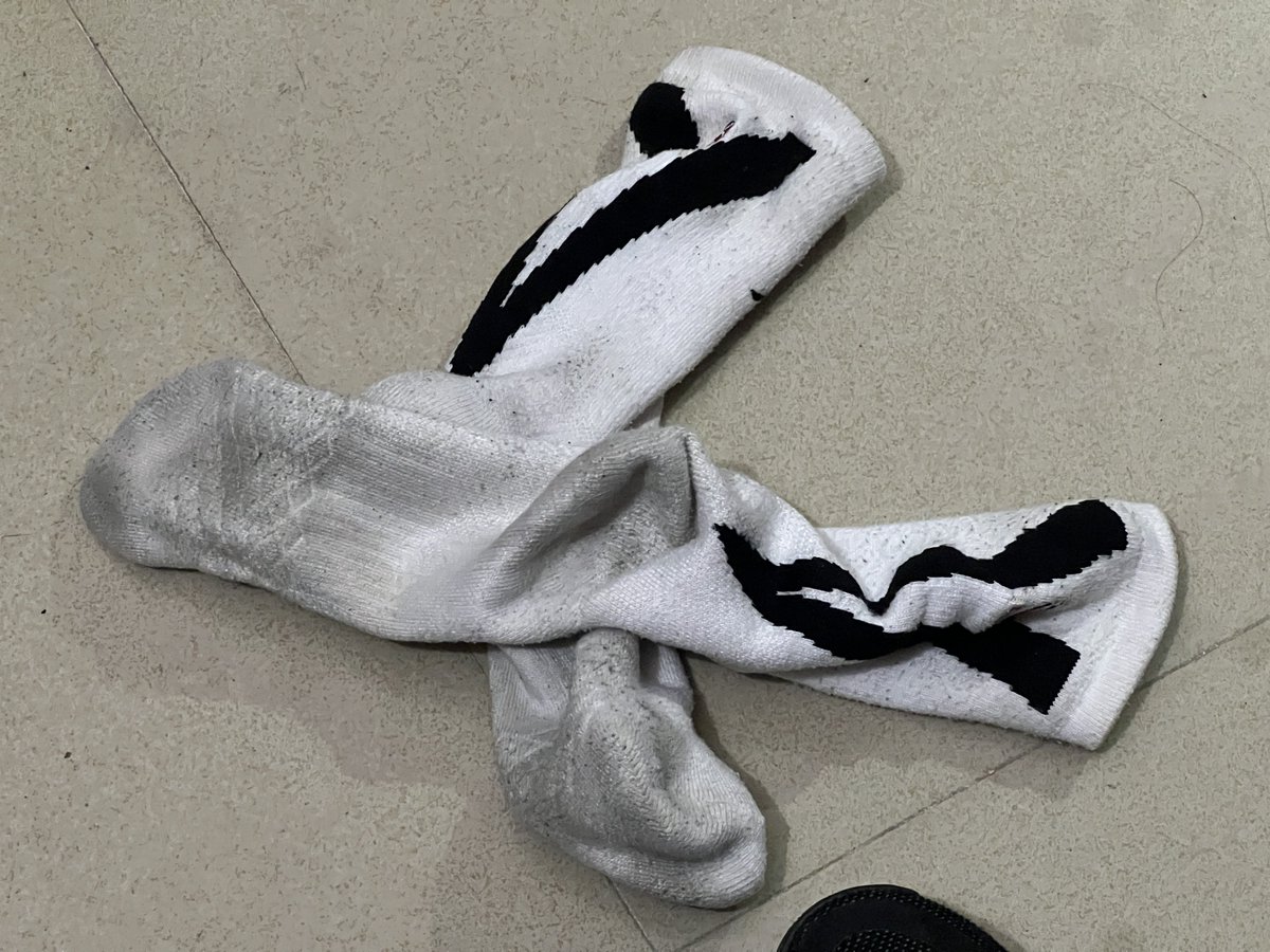 不会长传的小狼狗 (@gdcontrolshoes) on Twitter photo 