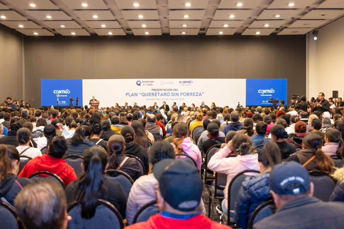 #EnQuerétaroSí:

• 10 años disminuyendo la pobreza en en nuestro estado. 

• Cuando fui secretario de desarrollo social lanzamos el Plan Querétaro sin Pobreza.

Bajo el liderazgo del Gobernador Mauricio Kuri, nos pusimos la meta de disminuir la pobreza extrema a 1% - hoy es una