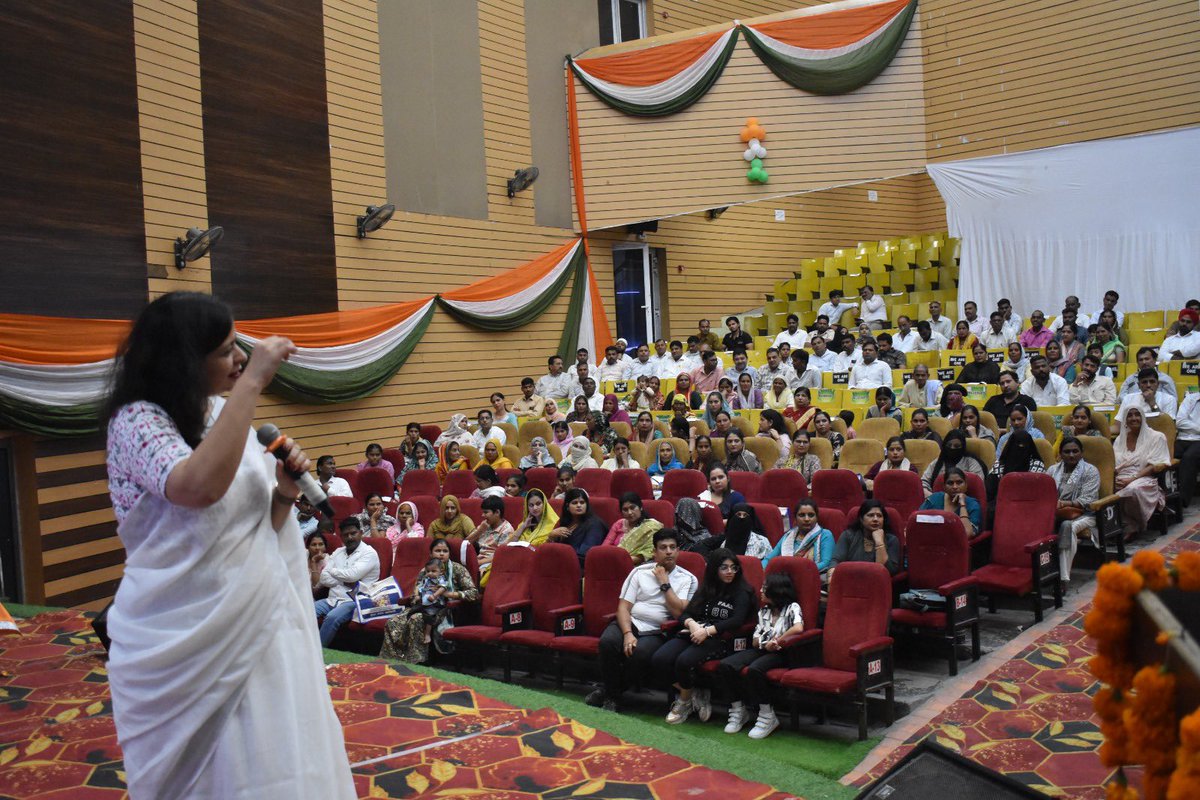 NeetuGarg6's tweet photo. Humbled to take a session on “Art of Communication & Power of Social Media” at #SheIsChangeMaker, led by @NCWIndia Chairperson @VijayaRahatkar Tai🙏
From Shamli to Saharanpur, this initiative is arming women leaders with to grow in political career & lead with confidence. https://t.co/ujL9XmMqXE