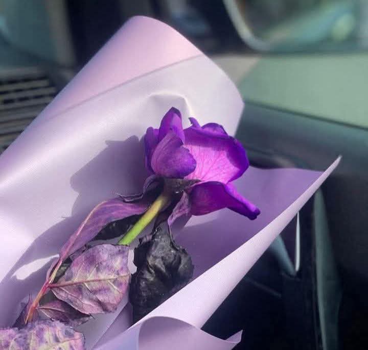 #PAK_PG
خواہش کرنا غلط نہیں ، خواب دیکھنا جرم نہیں ، کسی کی چاہ کرنا گناہ نہیں ، انسان کی فطرت ہے کہ جو چیز اس کی آنکھوں اور دل کو بھا جائے وہ اس کی آرزو ضرور کرتا ہے ۔ 
لیکن اپنی اس چاہ کو پورا کرنے کے لیے صحیح اور غلط میں فرق بھول جانا غلط ہے ۔۔۔ 💯