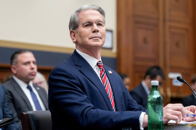 وزيرة الخزانة بيسنت تتوقع أن يبدأ الاحتياطي الفيدرالي بخفض أسعار الفائدة في سبتمبر، وبمقدار 50 نقطة أساس دفعة واحدة 

هذا القرار المحتمل قد يكون له تأثير ضخم على الأسواق، مع تدفق المزيد من السيولة وزيادة شهية المستثمرين للمخاطرة. العملات الرقمية والأسهم قد تكون أكبر المستفيدين من