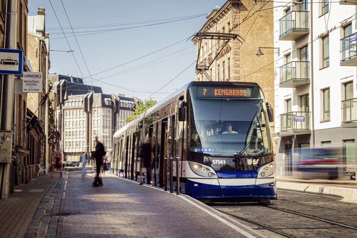 Rīgas satiksme (@rigassatiksme_) on Twitter photo Arī šovakar, 13. augustā, pēc plkst. 22.00 7. tramvajs no Ausekļa ielas un 14. tramvajs no Iļģuciema kursēs tikai līdz Dienvidu tiltam. Pārsēšanās pieturā "Krasta masīvs" pasažieriem jāizkāpj, un tālāk, lai nokļūtu uz Ķengaragu, jāpārsēžas uz 7T autobusu. Savukārt tramvaji veiks Arī šovakar, 13. augustā, pēc plkst. 22.00 7. tramvajs no Ausekļa ielas un 14. tramvajs no Iļģuciema kursēs tikai līdz Dienvidu tiltam. Pārsēšanās pieturā "Krasta masīvs" pasažieriem jāizkāpj, un tālāk, lai nokļūtu uz Ķengaragu, jāpārsēžas uz 7T autobusu. Savukārt tramvaji veiks
