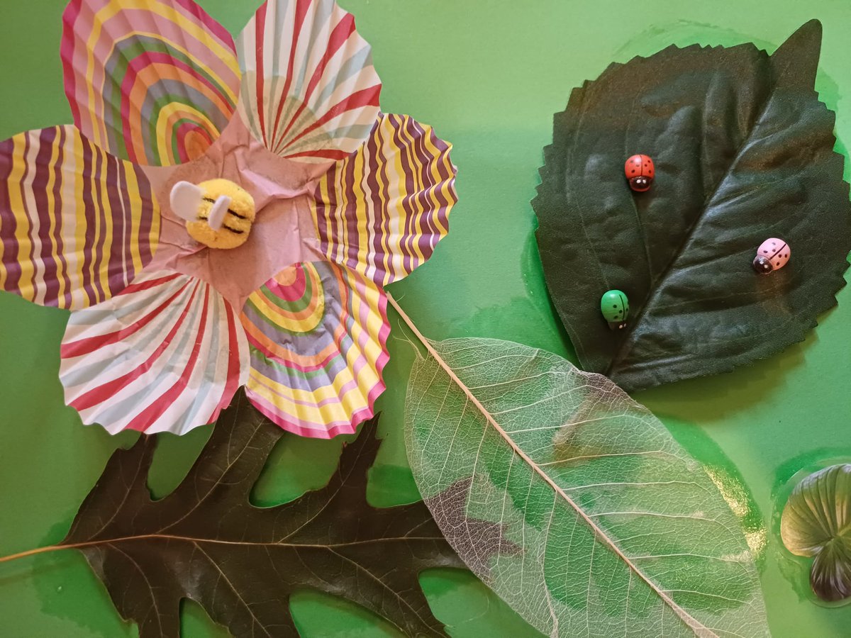 Thanks <a href="/NeathLibrary/">Neath Library</a> for an amazing outdoor craft session today 🎨🌻😊 <a href="/NPTLibraries/">NPT Libraries</a>