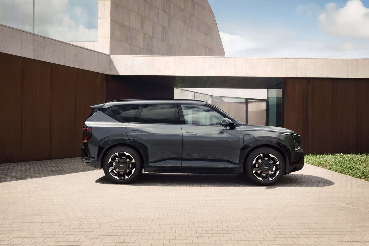 KiaPrensa_ES's tweet photo. Nuevo @KiaEspana #EV5 ⚡️⚡️ proporcionado como pocos en 4,61 metros de longitud
#Kia #KiaEV5 #MovementThatInspires https://t.co/CSbPx4OmmN