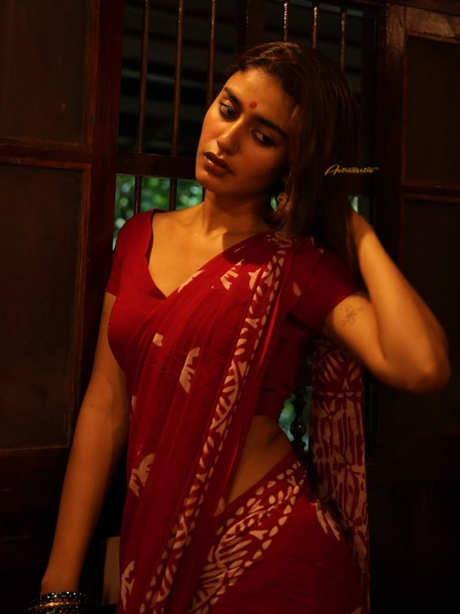 actrexsetic's tweet photo. 𝗣𝗣𝗩 𝗠𝗔𝗗𝗡𝗘𝗦𝗦🤤🍌
"Ufffff desi maid lookuhhhh item vibes tharaleeeee shhhh priyaaaaaa instant ah thokka veichutaaaa adhuvum local bar la kaasu kaga aduraa vibe tharaaa🤤🍌✊🏼" Priyaaa entha look la pakka bodhuuuu semma bodhai erudhuuuu🥵antha nosepin, red saree, antha dark red lips ufff⚡avala book panni angaye edha road orathula ezhuthu poi ava saree ah uruvi blouse nduku petticoat la vitu avala edhupula thooki veichu sweat oda chellatha smooch panni rusikanum mukkiyama antha enna ezhukuraa red lips ah kavvi ezhukanum💋🤤⚡mandi poda veichu avala omba vidama naan mudiya suthi pudichu ava pesuradhu ku la vaai kula eraaki oru fucktoy mathri speed la omba veikanum en porul mathri treat pananum🍌🥵🔥pudikala malum munda kaasukaga vaai poduvaaa🍌😌next ava soothu ava echiyee lube ah veichu guniya veichu petticoat ah pal la kadichutu forceful ah thudikura face thirupi veichutu pathutu ava mudiya suthi pudichu lightning speed la poola sorugi verithamana soothadikanum🍑🍌⚡ava podhum podhum thudipa apo ava munnadi panatha veichu "kaasu venum la appo gammunu soothu adi vangu di shhhh Enna ma veichu veichu irrukaa odambu wathaa" nu moan pannite avala pannatha veichu mayakki othu soothula kanji ah splash panni mudikanum😌🍑🍌🔥last la payment la oru note mattum edhutu surutii ava cleavage la surugitu micha pannatha poola ombi clean pannitu vangiko solli avala ombi clean panna veichu then kaasa thandu session ah mudikanum uffff nenaichu pathale semmaya tempt agudhu priyaaaaaaaa💋😩🍌