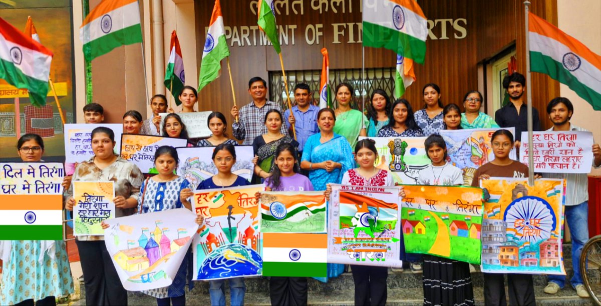 Chaudhary Charan Singh University Meerut (@ccsumeerut) on Twitter photo 🎨🇮🇳 #हर_घर_तिरंगा अभियान के अंतर्गत @ccsuniversity परिसर में ललित कला विभाग व साहित्यिक सांस्कृतिक परिषद द्वारा पोस्टर एवं स्लोगन प्रतियोगिता का आयोजन।
देशभक्ति के रंगों से ओत-प्रोत संदेशों ने जनसमूह को तिरंगा फहराने हेतु प्रेरित किया।
#AzadiKaAmritMahotsav #CCSU 🎨🇮🇳 #हर_घर_तिरंगा अभियान के अंतर्गत @ccsuniversity परिसर में ललित कला विभाग व साहित्यिक सांस्कृतिक परिषद द्वारा पोस्टर एवं स्लोगन प्रतियोगिता का आयोजन।
देशभक्ति के रंगों से ओत-प्रोत संदेशों ने जनसमूह को तिरंगा फहराने हेतु प्रेरित किया।
#AzadiKaAmritMahotsav #CCSU