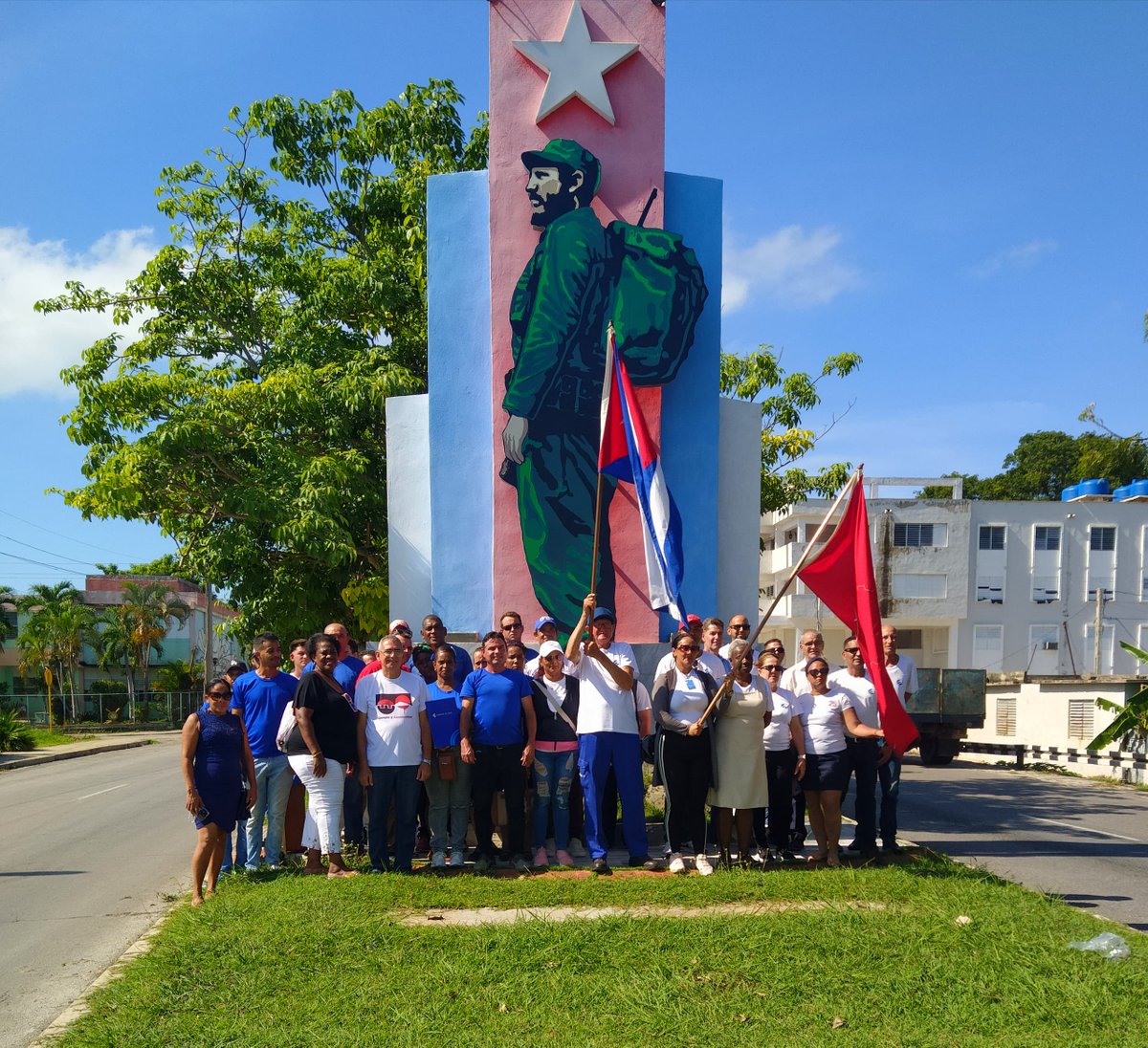 En el Aniversario 99 del Natalicio del Comandante en Jefe, el MINCOM y el SNTCIE constituyeron el Destacamento “Comunicadores del Centenario de Fidel”. Dispuestos a impulsar acciones de impacto económico y social, trabajadores del sector ratificaron su compromiso
#100AñosConFidel