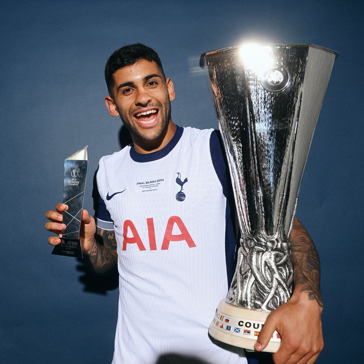 🏆 <a href="/CutiRomero2/">Cuti Romero</a> 🏅 

#UEL | <a href="/Spurs_ES/">Tottenham Hotspur</a>