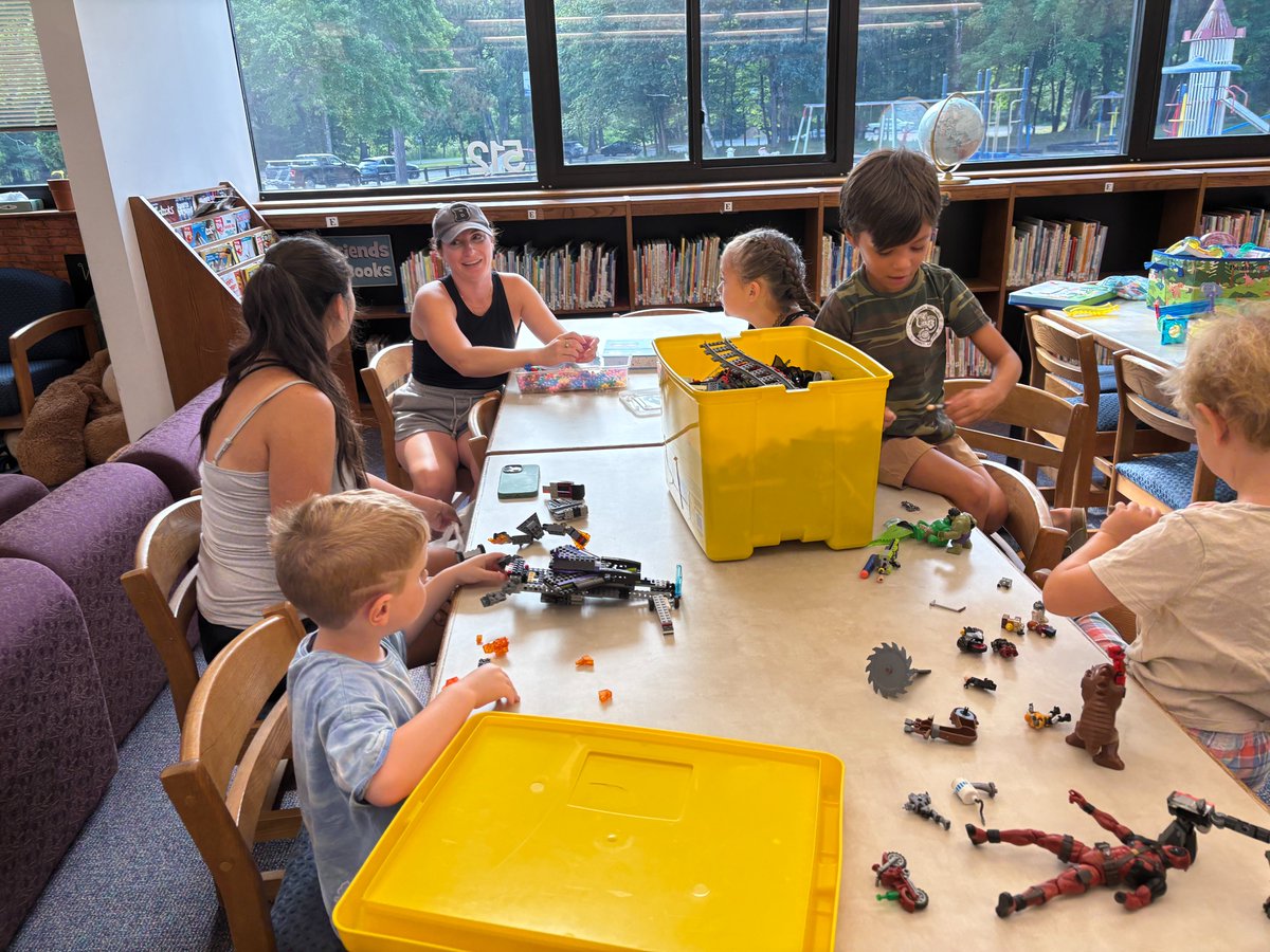 Lake George Elementary Library tweet media