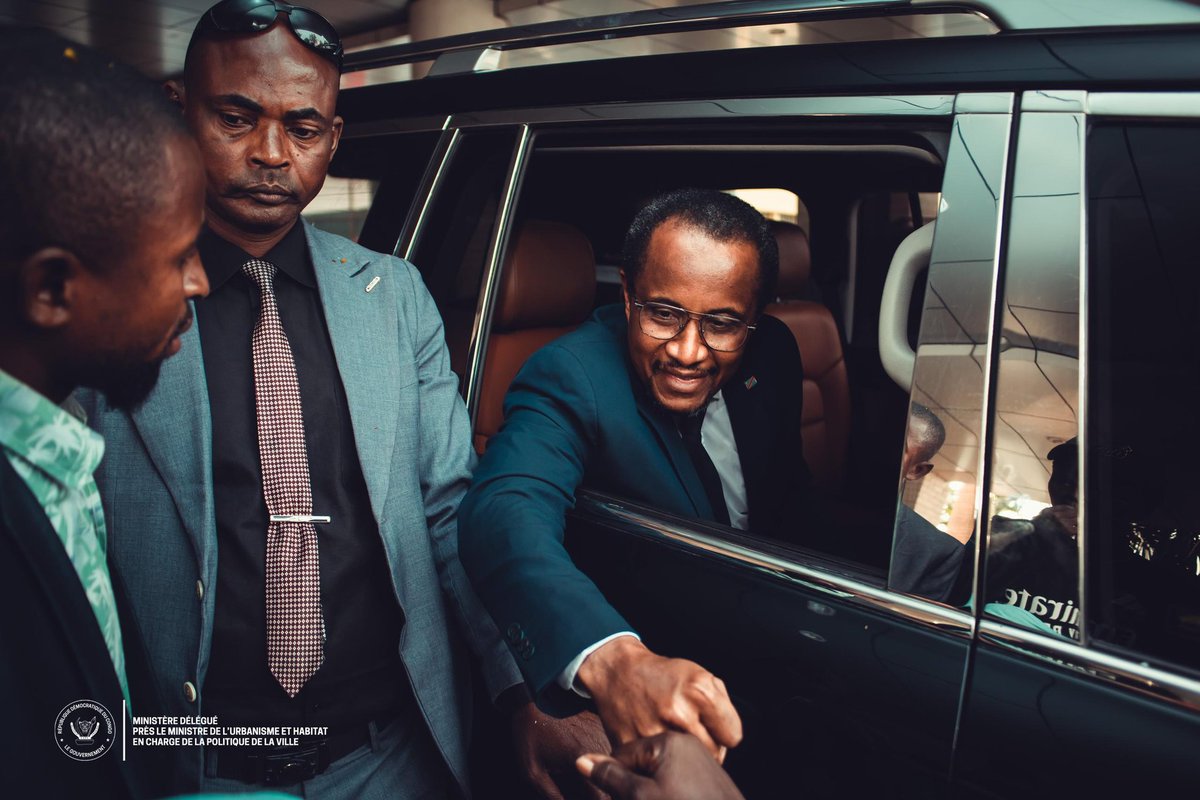 "On Ne Lâche Rien!
Remise et reprise avec Madame La Ministre Délégué, près l'urbanisme-habitat, en Charge de la Politique de la Ville.
<a href="/fatshi13/">Félix A. Tshisekedi</a> <a href="/SuminwaJudith/">Judith SUMINWA TULUKA</a> <a href="/PrimatureRDC/">Primature de la République Démocratique du Congo</a> <a href="/Villes_rdc/">Politique de la Ville RDC</a>