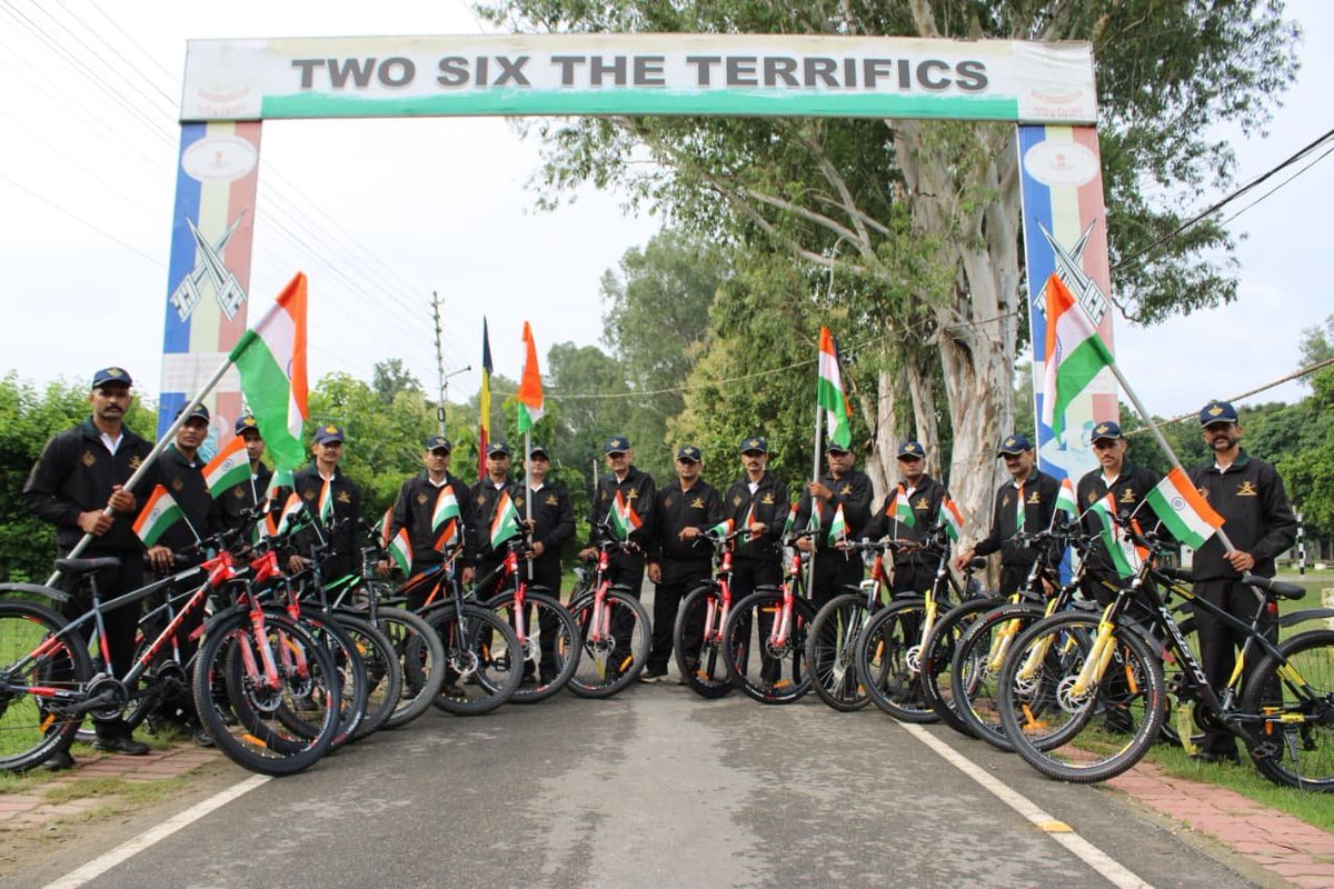 PRODefDehradun's tweet photo. #PithoragarhCelebrates Rallies, Tiranga Run & Flag Hoisting.
Wheels of Patriotism & March of Pride!
From patriotic Cycle & Bike Rallies at #Banbasa and #Dharchula to a 333-strong #TirangaRun in #Pithoragarh, #PanchshulBrigade set the celebration of tricolour in motion! 🇮🇳
Crowning the celebrations was a majestic Flag Hoisting at the forward location #Navidang against the OM Parvat backdrop.
#IndependenceDay2025
#HarGharTiranga
#IndianArmy
#NationFirst
#ForwardWithPride
#UnityInDiversity