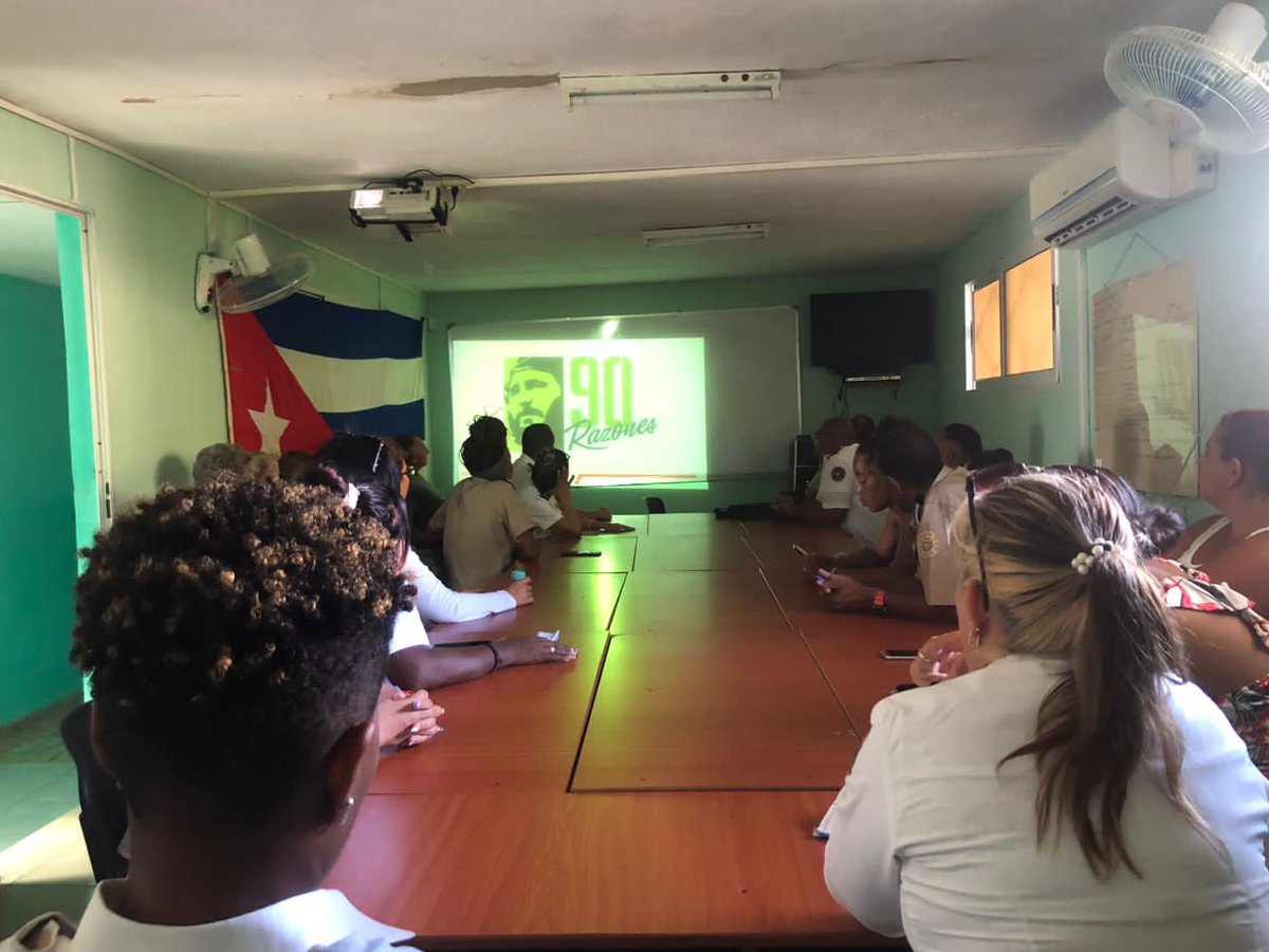 La #AduanaCiegodeAvila realiza matutino especial en saludo al 99 cumpleaños del Comandante Fidel.
#100AñosConFidel 
#FidelPorSiempre 
#AduanadeCuba
