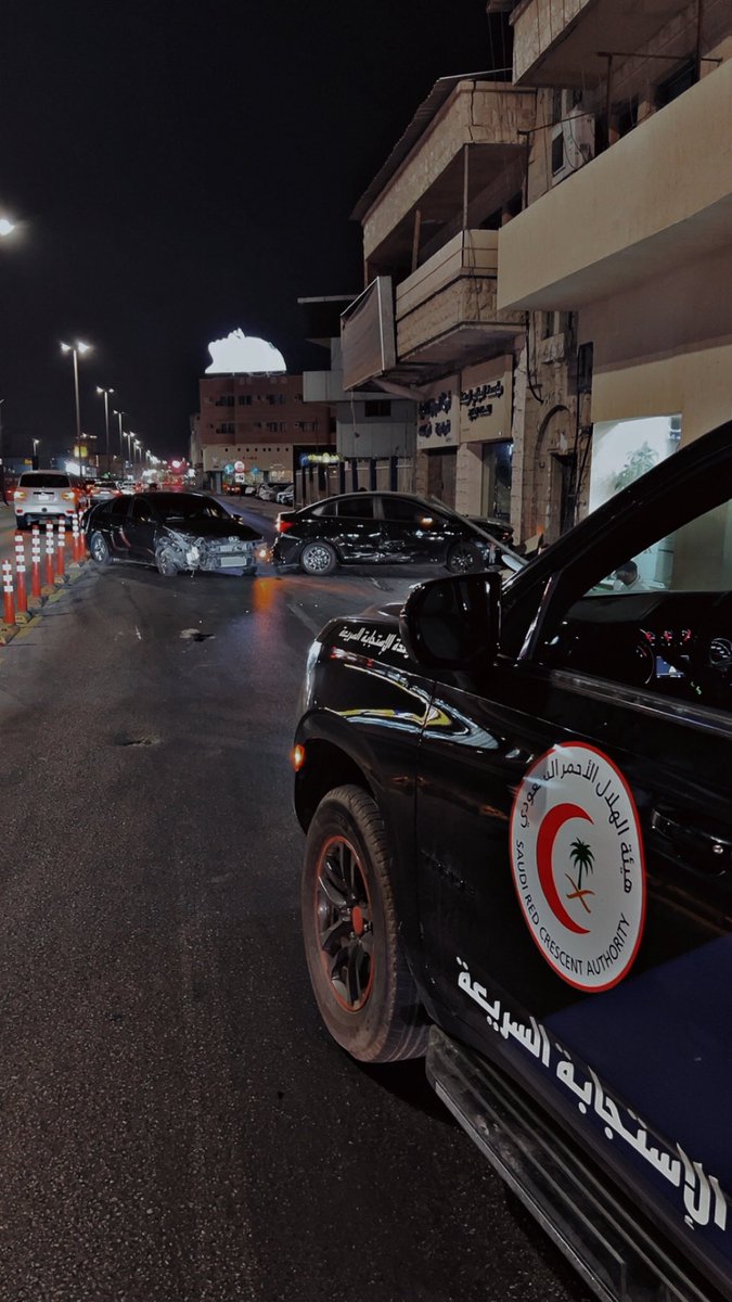 AliAbdulAzizY's tweet photo. ليتي عصيت الغرام الآمر الناهي 
وادميت قلب الهوى جرح سكيني 
 
لهيت بعض الزمن ليت الزمن لاهي 
ومرت علي سنين ماكنها سنيني .. https://t.co/roEBgP06Zy