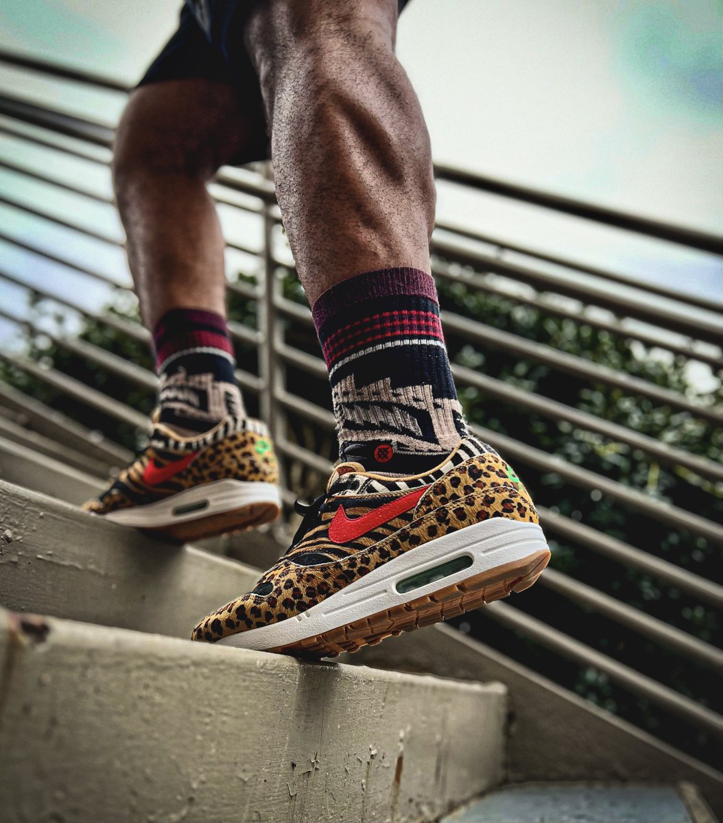 Funny thread. Anyways:

Glitches
Toe Taps
Puddle Reflections
Feet out the car w/ rim background
Calf Man, Calf Amazing