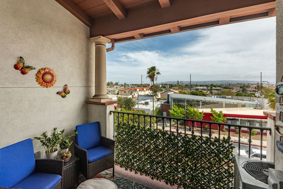 Top-Floor Coastal Living In The Montecito – A Rare 55+ Opportunity🏠🌟

2001 Artesia Boulevard Unit 404, Redondo Beach
1 bed | 1 bath | 835 sq.ft. (btv)
Offered at $615,000

Contact agent Keith Kyle for details
Call 310.251.2344
DRE#01712785