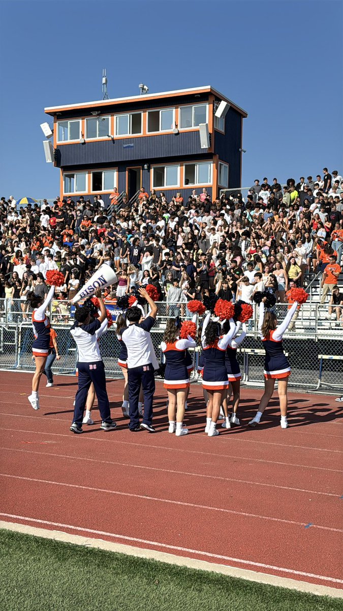 Dr. Bradford Hubbard (@hubbardbradford) on Twitter photo And we are off! Great start in <a href="/District214/">District 214</a> and at BGHS! These schools are special! So honored to serve these amazing students, the incredible staffs, and remarkable communities. #makeitmatter And we are off! Great start in <a href="/District214/">District 214</a> and at BGHS! These schools are special! So honored to serve these amazing students, the incredible staffs, and remarkable communities. #makeitmatter