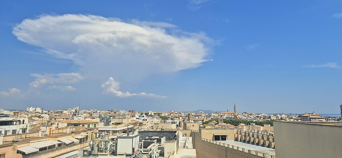 Looking east from Palma. Think that's Menorca gone up in smoke.