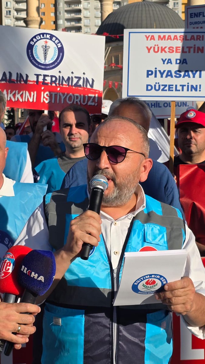 Milyonlarca kamu görevlisi ve emeklisi için 8. Dönem Toplu Sözleşme masasına taşıdığımız adalet, hakkaniyet ve insanca yaşam talebimizi yok sayarak yapılan yetersiz teklifi protesto ettik.
<a href="/_aliyalcin_/">Ali YALÇIN</a>
<a href="/EgitimBirSen/">Eğitim-Bir-Sen</a>
<a href="/ebsmardin/">EBS Mardin</a>
<a href="/aselamdemir47/">Abdulselam DEMİR</a>
#YetersizTeklifeHayır 
#TopluSözleşme