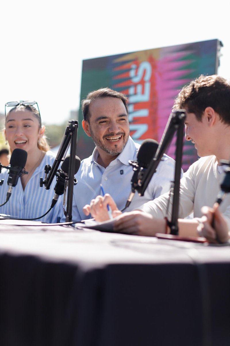 En Corrientes no tiramos la toalla… ¡tiramos ideas! 💡🔥
La #ExpoJoven nos demostró que acá el futuro no está lejos: está en cada mirada curiosa, en cada proyecto que arranca, en cada joven que sueña y se anima.
Porque Corrientes tiene energía, talento y garra, y todo eso está