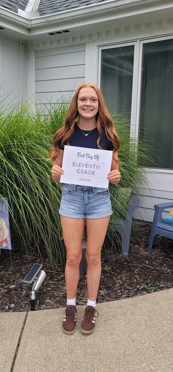 dplumly's tweet image. First day for these 3: Senior,  junior,  junior #1stday #busydad #emptywallet