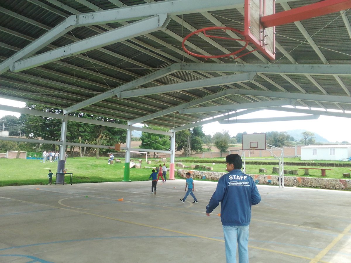 edo_morelos's tweet photo. Apoyando al promotor deportivo Iván gotoo Curso de verano en Felipe Neri en la escuela primaria heroes del sur Tlalnepantla Morelos 
Activación física con niños
#semaforodeportivo 🟢🟡🔴
@FAHHdeporte 
@sbrsusana https://t.co/t17X8bzud6