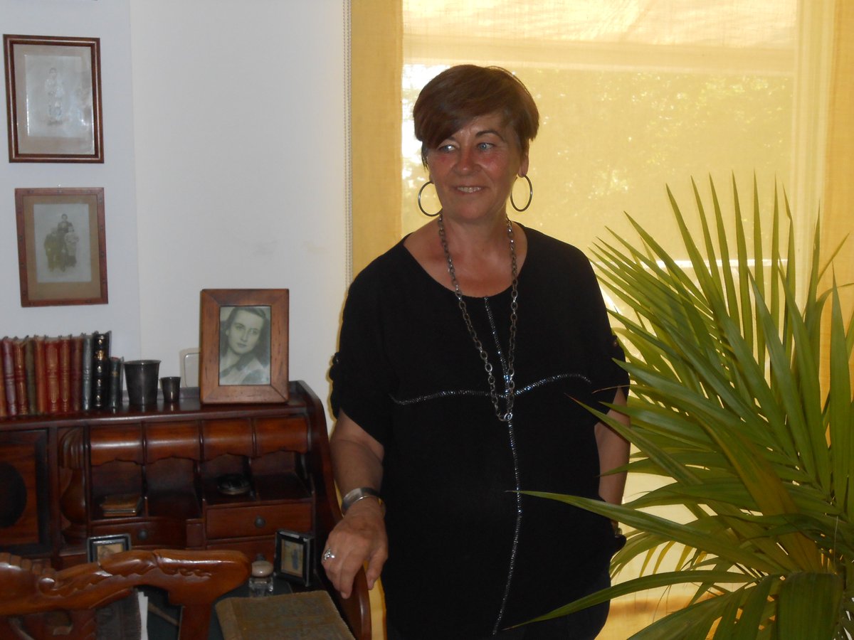 ESPERANZA  

Hace año y medio, Piedad pasó por el quirófano para librarse de un tumor en el endometrio. Después, vino la radioterapia y la quimioterapia. Fue una experiencia muy dura, pero cada vez está mejor y el pronóstico es muy bueno. Un ginecólogo nos dijo que el riesgo de