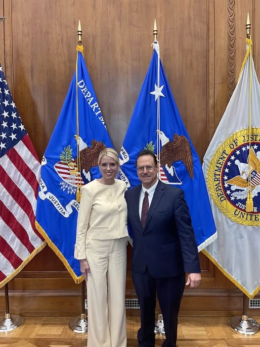 bramnick_mario's tweet photo. It was an honor meeting with Attorney General Pam Bondi . She is doing a tremendous job as Attorney General . https://t.co/joxwNr7pWI