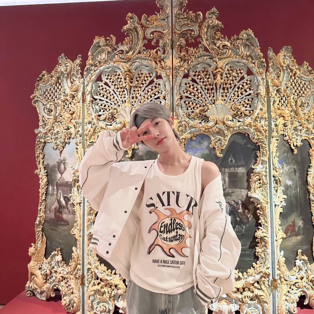 Renbjunn's tweet photo. I've always been one of those who finds love in all forms of art. So, to have museums in the very city I'm in feel nothing short of a gateway to heaven. So, here are a few glimpses of me: standing before these works, and once more, capturing a bit of beauty within this heaven. https://t.co/79K0Cieguj
