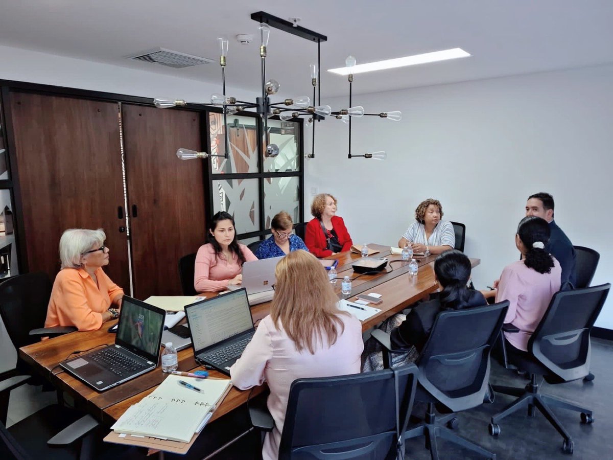Reunión de organización del Comité Editorial del Colegio de Economistas de Panamá.

Sostuvimos una reunión clave con el firme propósito de fortalecer los espacios de análisis técnico y coyuntural en torno a los temas económicos que impactan a nuestro país.