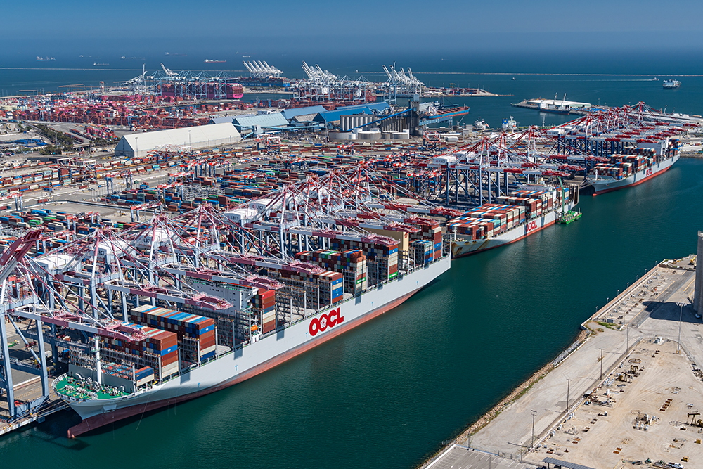 portoflongbeach's tweet photo. A tariff pause in recent months lifted #POLB to its busiest July on record and the 3rd-busiest month in its 114-year history. Dockworkers and terminal operators processed 944,232 TEUs in July, up 7% from the previous record set in July 2024. Read the full report on our website: https://t.co/AlFVmCTc0F