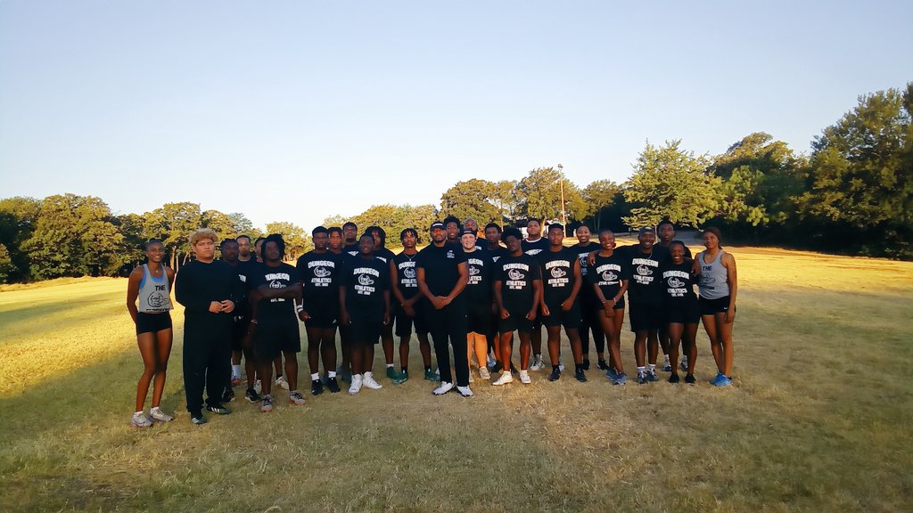 DungeonDFW's tweet image. NO ONE in the 30 YEAR HISTORY of my gym in no way or fashion did 1000 pounds at ONE TIME @MasonDLion07 4 times!! If you know me or my PROGRAM you'd understand as u can SEE I'm even AMAZED I've trained some MONSTERS over the years soo CONGRATS MASON you MADE DUNGEON HISTORY