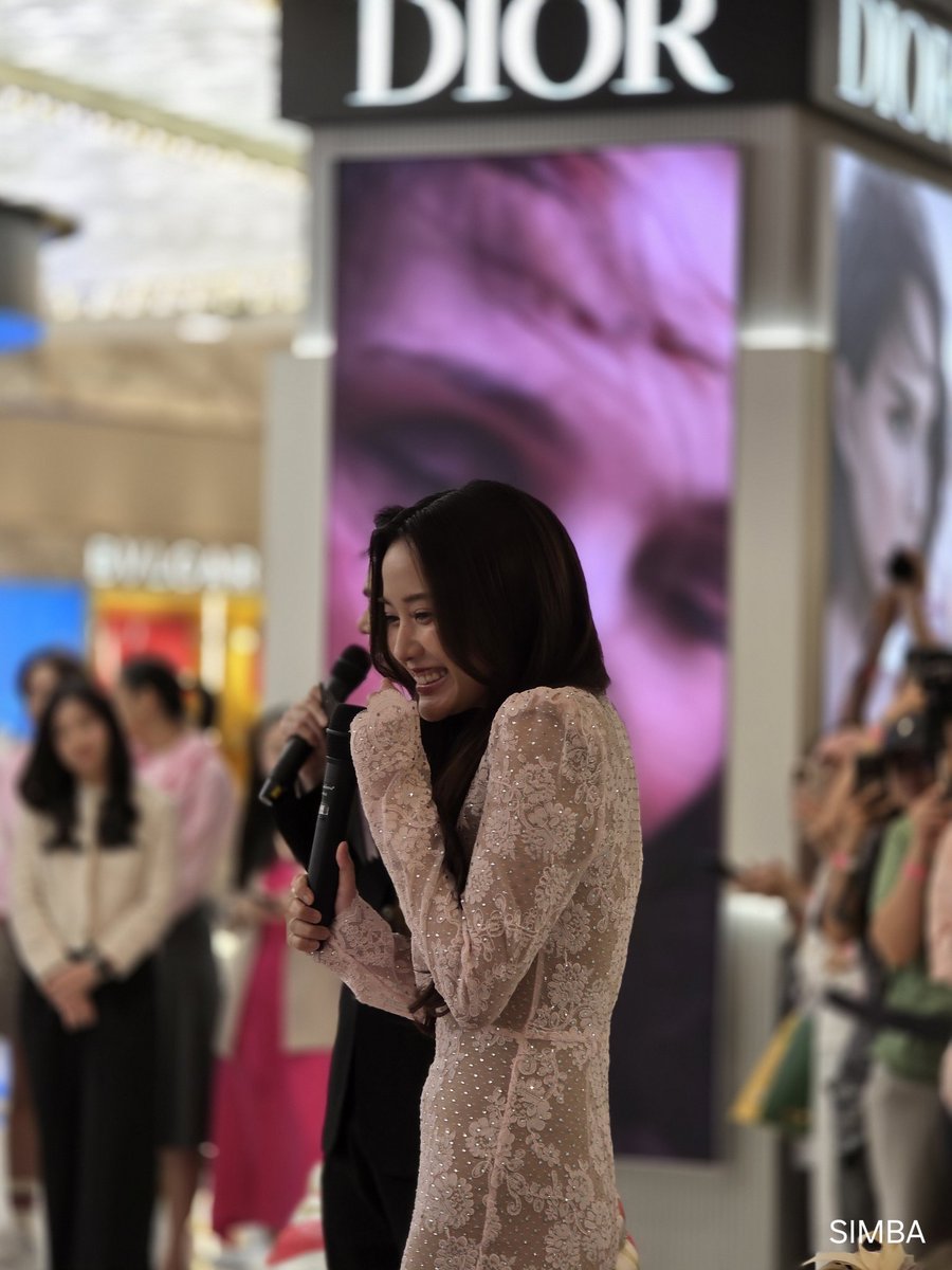 yujin12486's tweet photo. 프린이 히힛-!!🎤

RASPBERRY RIPPLE COLOGNE FREEN
#JoMaloneLondonXFreenSarocha
#srchafreen https://t.co/OziQNFK9rH