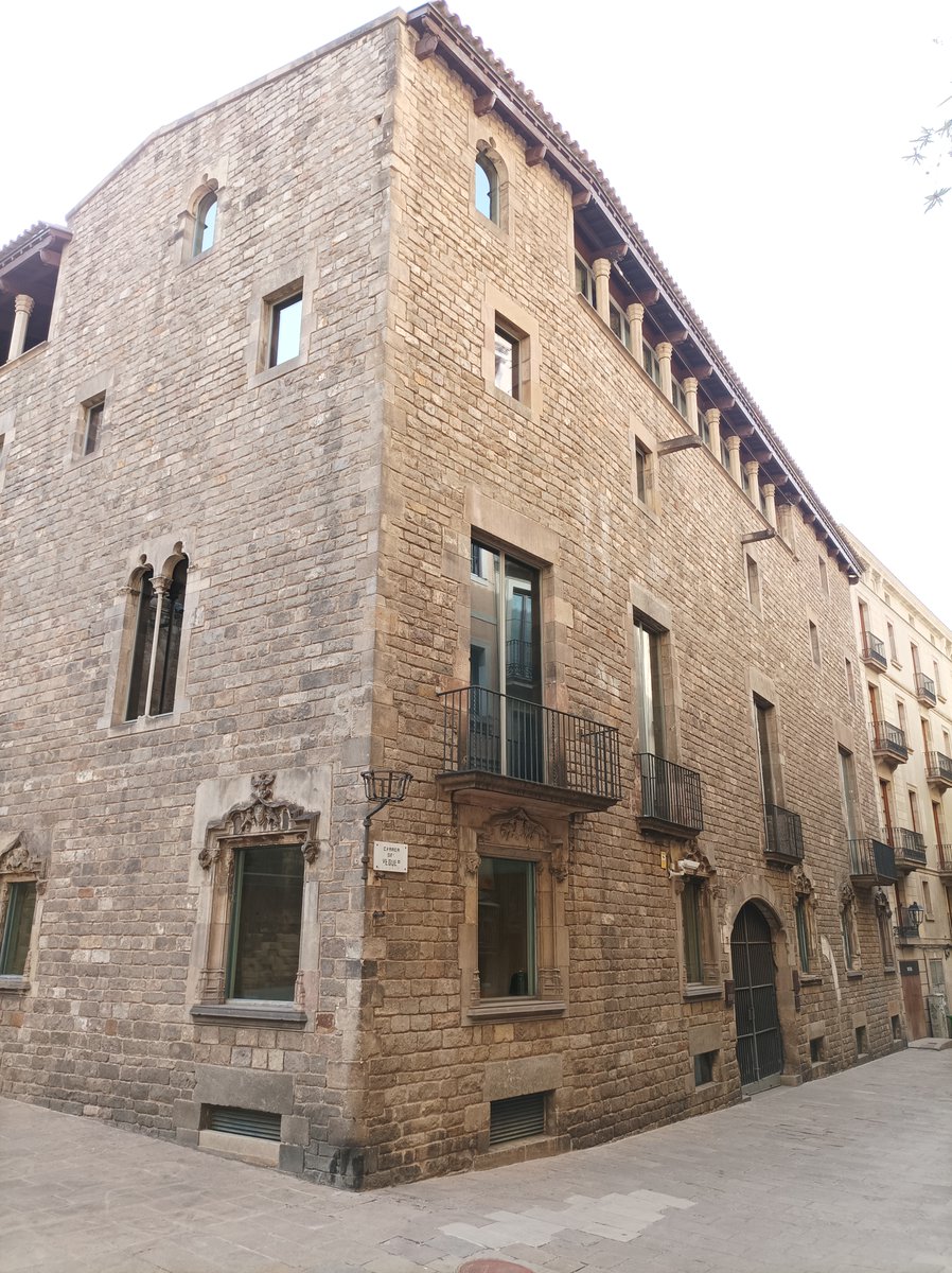 Fotos antigues* de la casa Hostalrich-Sabastida, de 1908, de Narcís Cuyàs i Perera, de l'AFCEC (a través del Fons Salvany).

La Barcelona renaixentista del segle XVI: Ni oblit, ni perdó!!

*la foto en color és meva.