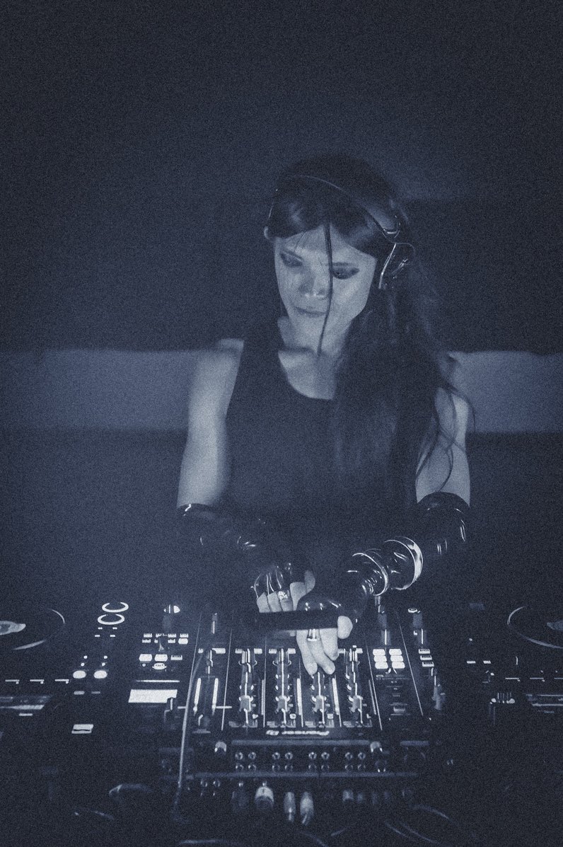 𝐁.𝐀.𝐑.𝐊 (@bark_experiment) on Twitter photo experiment
”Fetishism” x “Techno”
fetishismとtechno、
その境界で私たちは問い続ける。
身体とは何か。音とは何か。快楽とは何か。
これは現実からの逃避ではない。
――それは儀式であり、現実の再構築である。
<a href="/ExperimentTokyo/">EXPERIMENT Re-Cords</a> experiment
”Fetishism” x “Techno”
fetishismとtechno、
その境界で私たちは問い続ける。
身体とは何か。音とは何か。快楽とは何か。
これは現実からの逃避ではない。
――それは儀式であり、現実の再構築である。
<a href="/ExperimentTokyo/">EXPERIMENT Re-Cords</a>