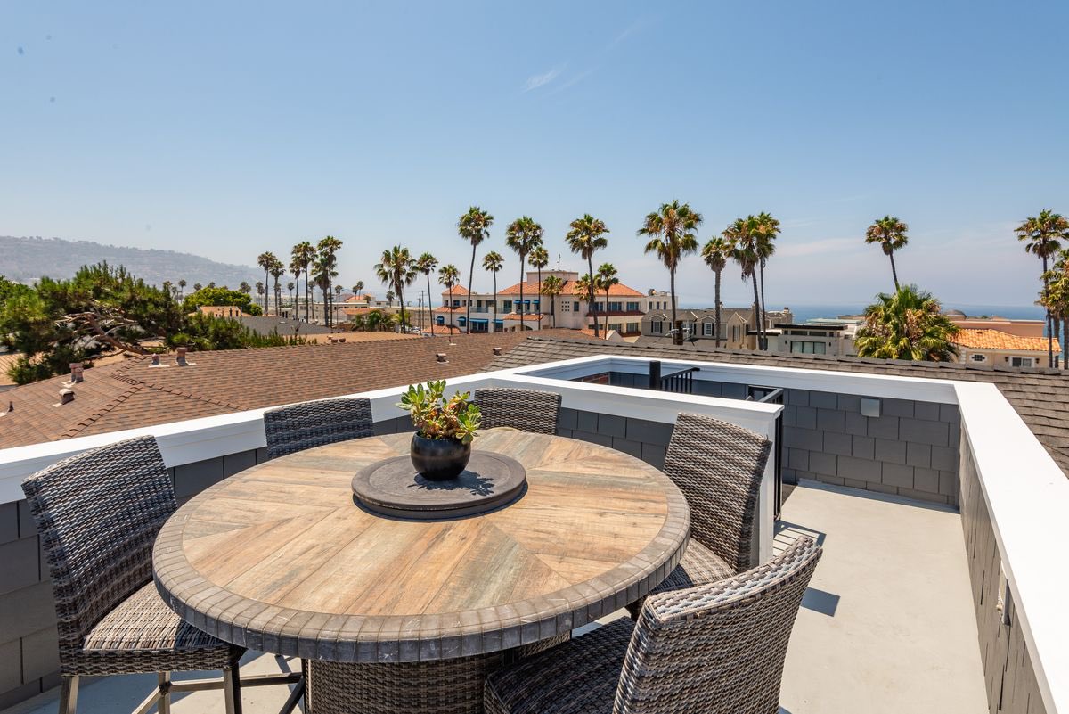 Experience The Epitome Of Refined Living In This Classic Coastal Craftsman Home🌴☀️

202 Avenue H, Redondo Beach
4 beds | 5 baths | 3,547 sq.ft. (btv)
Offered at $3,999,000

Contact agent Chris Adlam for details
Call 310.493.7216
DRE#00967574