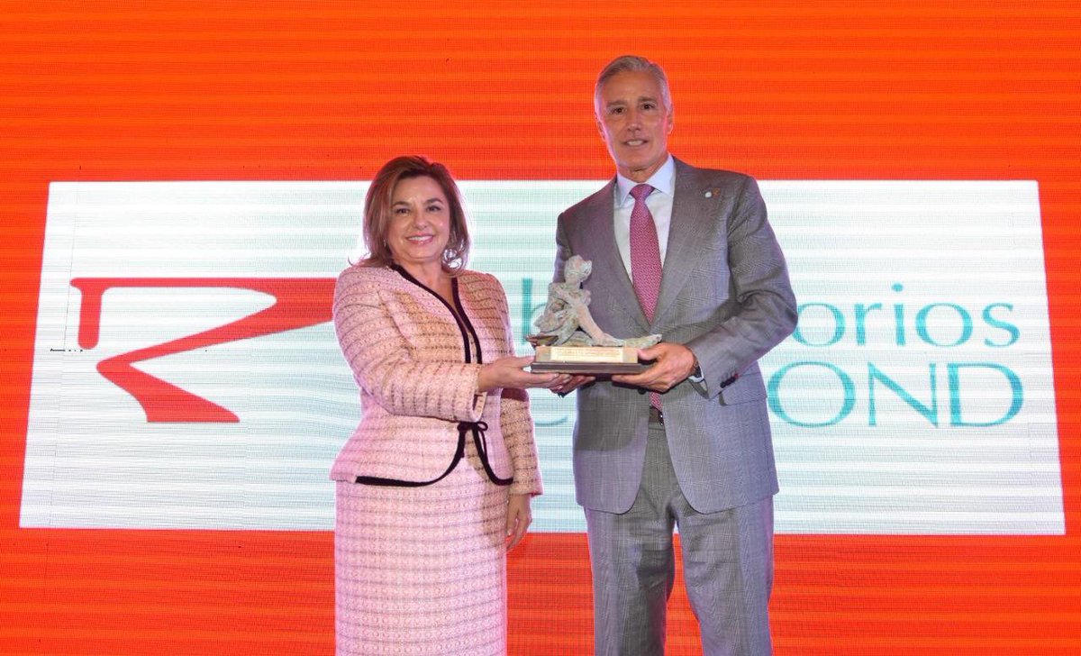 Un honor haber sido parte de los #PremiosFortuna 2025 👇🏻🏆

Entregando el galardón a <a href="/marce_figueiras/">Marcelo Figueiras</a> , presidente de <a href="/richmond_lab/">Richmond Lab</a> , por Mejor Empresa de #Salud

Gracias <a href="/Fontevecchia/">Jorge Fontevecchia</a> , <a href="/ceferinoreato/">Ceferino Reato</a> y <a href="/perfilcom/">Perfil.com</a> por invitarme a celebrar juntos la excelencia empresarial.