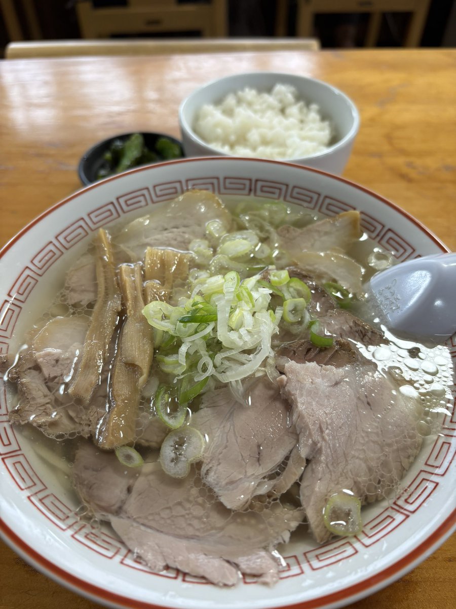 地鶏中華そば 祥秀
群馬県  伊勢崎市

祥秀のちゃん系ラーメン
中華そば(塩)
ライス

美味すぎる🤤
また来よっと😊

ご馳走様でした🙏