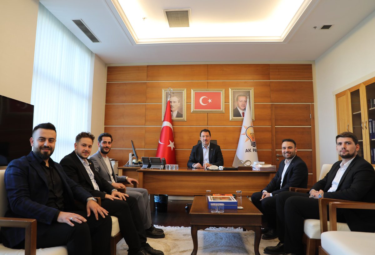 Şişli, Bayrampaşa, Fatih ve Gaziosmanpaşa ilçe Gençlik kolları başkanlarımızla AK Parti Genel Başkan Yardımcımız Sayın Ali İhsan Yavuz’u makamında ziyaret ettik. Nazik misafirperverliği için kendilerine en içten teşekkürlerimizi sunuyoruz.
<a href="/aliihsanyavuz54/">Ali İhsan YAVUZ</a>
