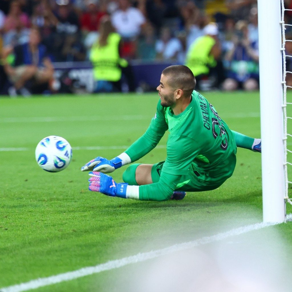 😘 Bisous à tous les haters. Chevalier a une histoire à écrire au PSG.