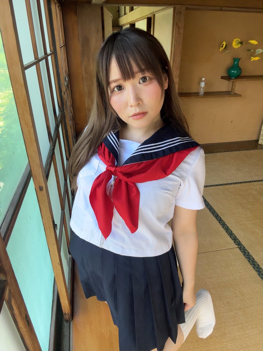 おはよ🎀

セーラー服って夏感じるよね💕

今日も1日がんばろーっっ