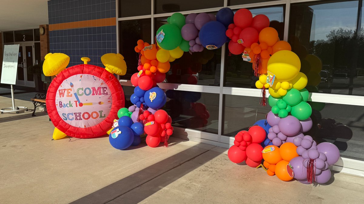 DPISD_PWE's tweet photo. Back to school at Parkwood Elementary was a blast! 🚀✨We had a fantastic time!  We can’t wait to see what this school year has in store. ✨ https://t.co/ITjDKKjy4b