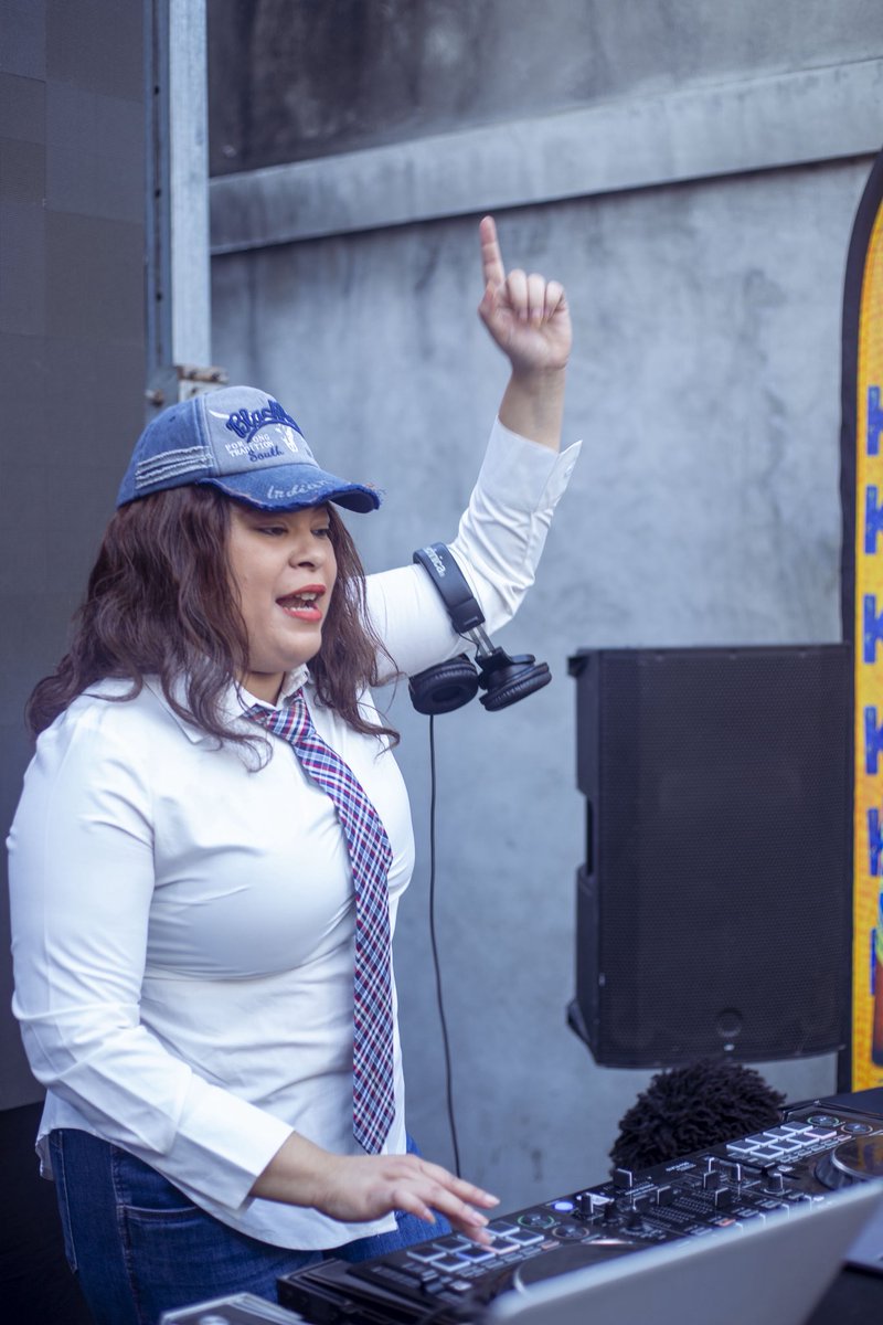 Always Au 🔝
<a href="/Autop_Kemissa/">DJ KEMISSA</a> bringing the fire to Happy Hour Networking 🔥

📸 : <a href="/chokarella/">Chokarella</a>

#AtisAnkre #AuTopKemissa #Party