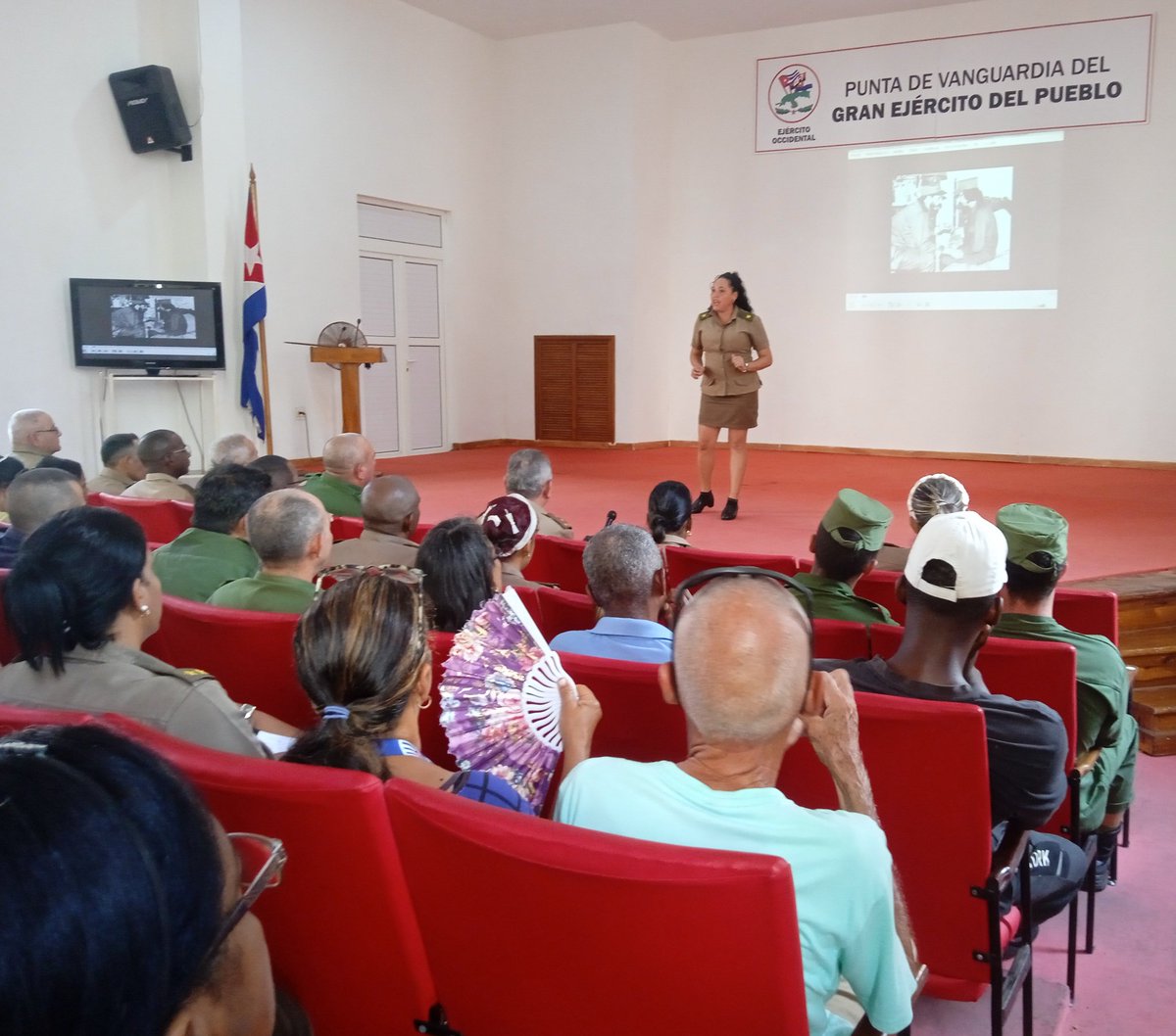 EjtoOccidental's tweet photo. ‼️En las unidades del Ejército Occidental rendimos homenaje al líder histórico de la Revolución Cubana en su 99 cumpleaños.

GRACIAS POR TODO, FIDEL.  
Tu ejemplo vive en cada soldado, en cada joven, en cada cubano que lucha y sueña.

#FARCuba 
#100AñosConFidel #SiempreJoven https://t.co/gxns9WeIVo