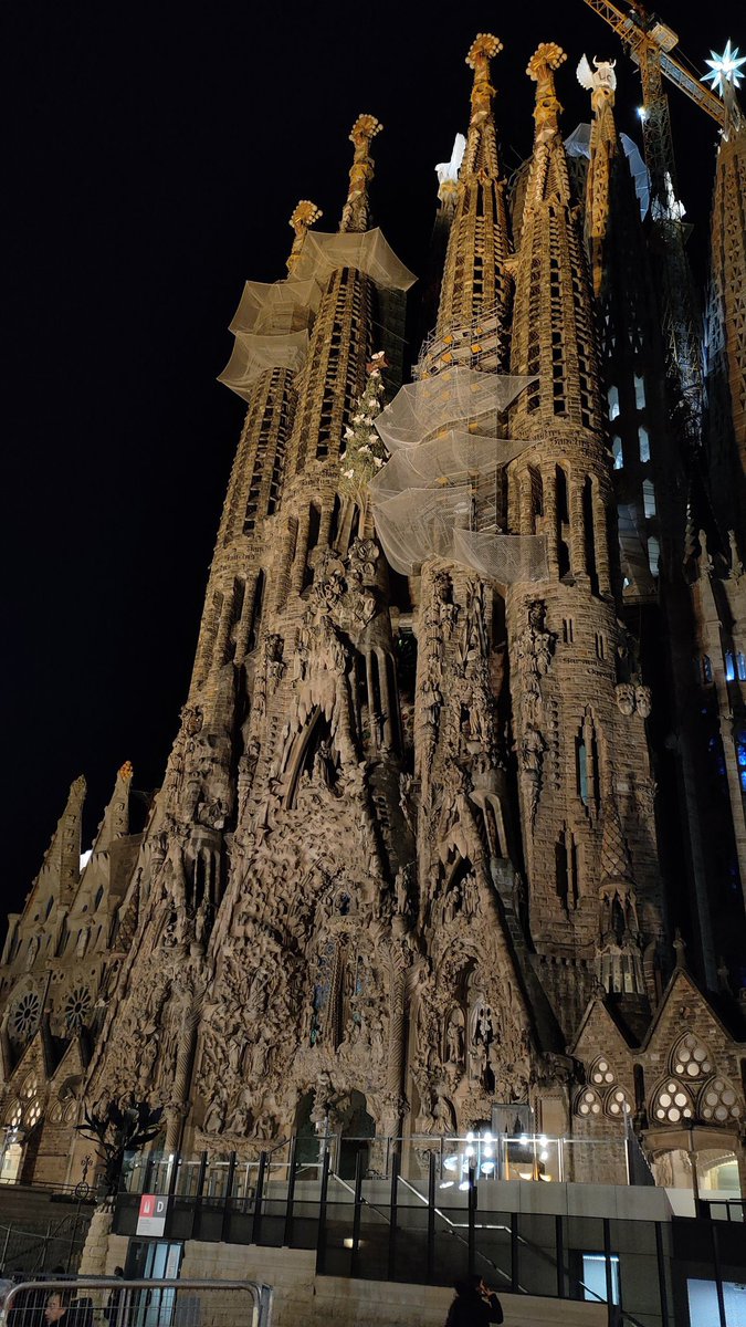 ReusableCut's tweet image. pretty view walking home from the gym earlier