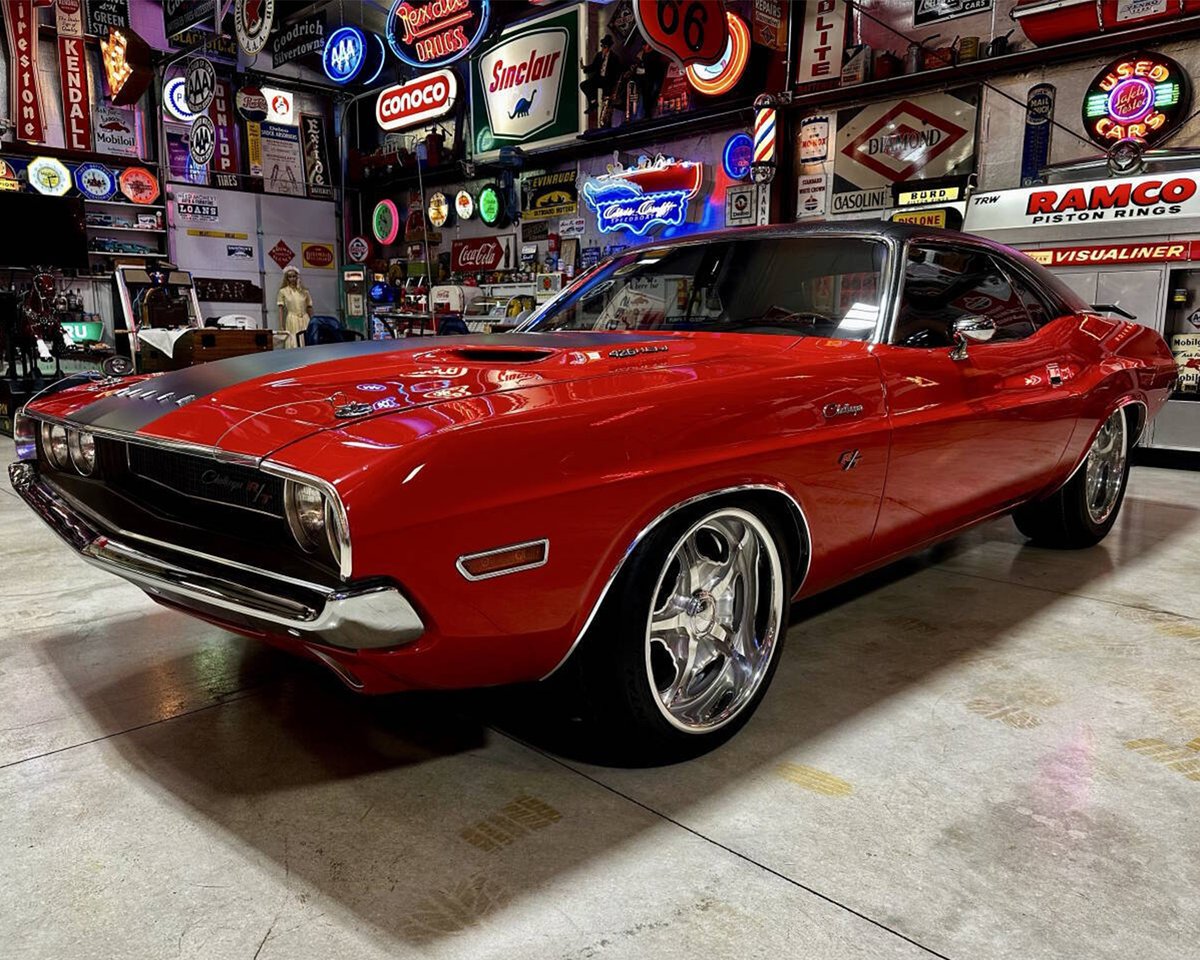 Barrett_Jackson's tweet photo. Big HEMI energy. This custom 1970 @Dodge #Challenger R/T is powered by 472ci #HEMI engine mated to a rebuilt #matchingnumbers 4-speed manual transmission. Catch it at the 2025 Scottsdale Fall Auction!

Learn more: https://t.co/JjFzWBYmHO https://t.co/q43B4k3I5M