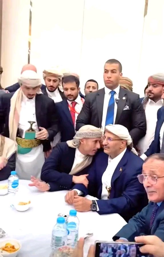 مالذي يرعب الحوثيين من هذه الطاولة 

👇🇾🇪✌