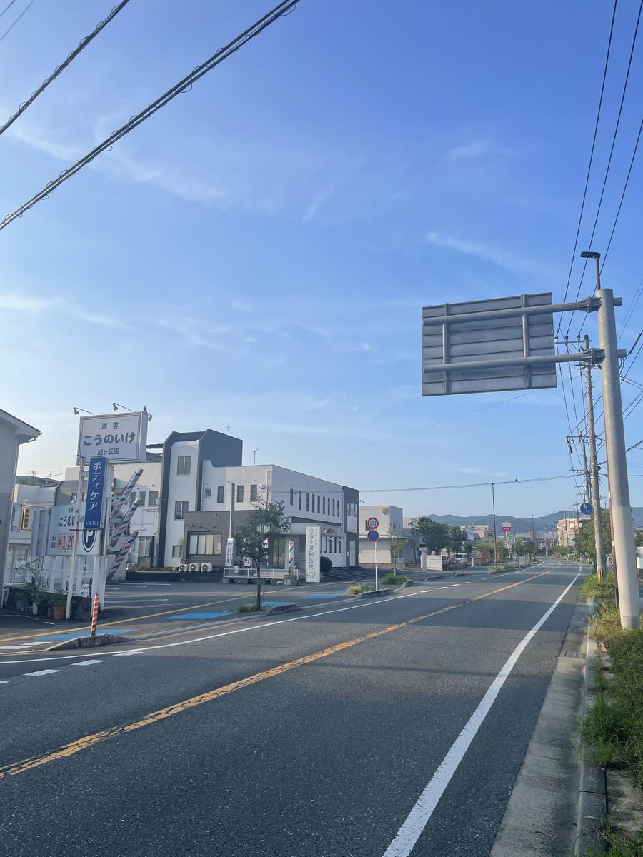 福岡の朝

たぶん気持ちいいやろうなーと思って散歩に出たけど、

やっぱちがうんよな、空気の匂いが

これだけで心が洗われる。

大阪もしくは東京から離れて1番楽しみなこと

深呼吸したくなる