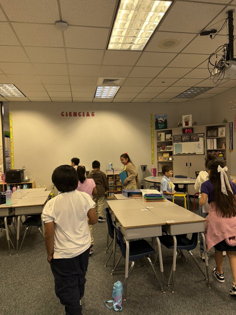 MsFloresjardin's tweet photo. Today we shared about ourselves with the help of numbers and a little 🎵🎶Mingle-Mingle 💃🏽 #OneTeamOneGoal @AliefISD @AliefMathK6 @HicksTigers #WritingEverywhere https://t.co/EgNTyUE7CI