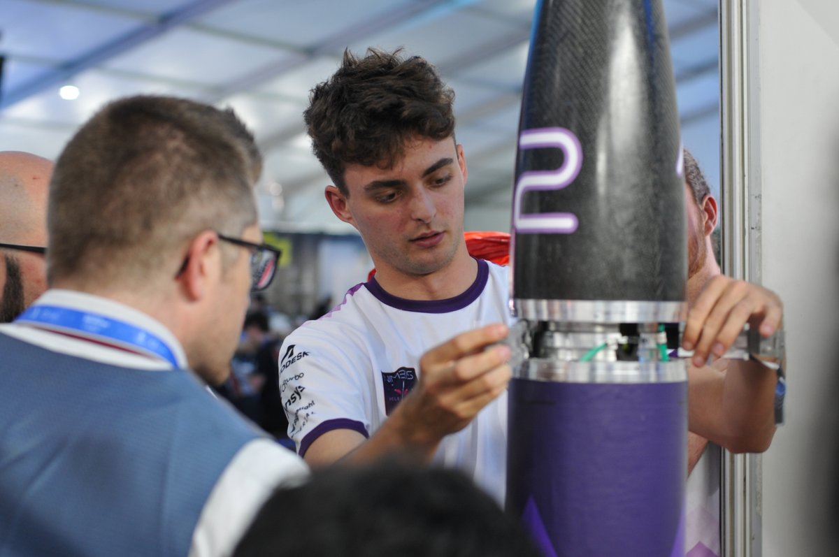 Love seeing the tools we build at Autodesk go beyond the classroom. The students at Imperial College London Rocketry are putting #AutodeskFusion to work to design, build, and chase a record-breaking launch at EuRoC 2025. 🚀 

Read more: autode.sk/40PdoMF